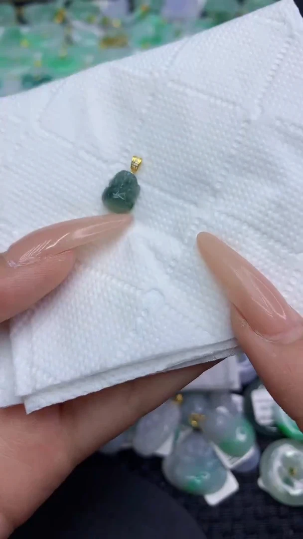 翡翠18K金镶嵌颈饰111111111