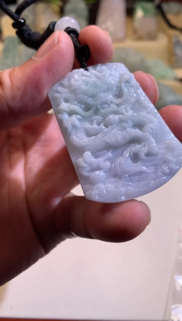 翡翠未镶嵌颈饰6/09/124