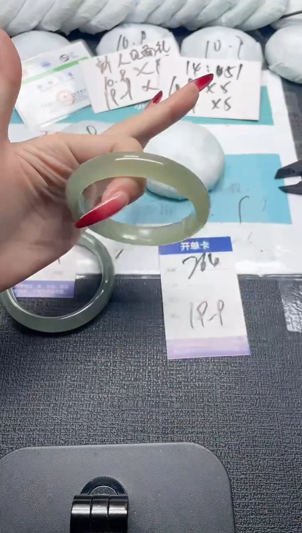 未镶嵌手镯石英质玉264-60