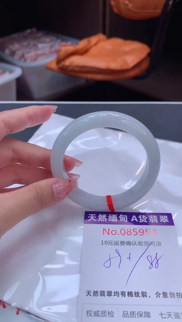 未镶嵌手镯翡翠有纹，完美者勿拍