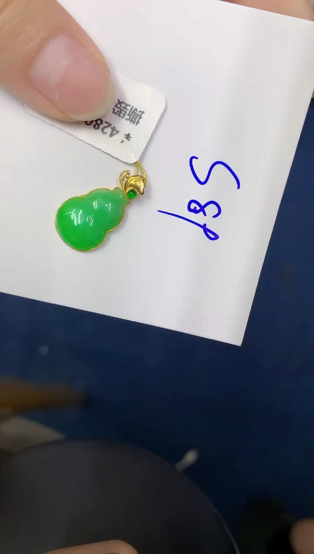 颈饰18K金镶嵌翡翠缅甸天然翡翠A货