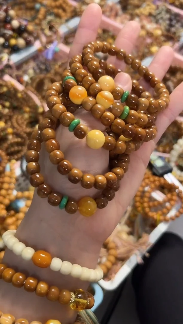 未镶嵌手串石英质玉（缅黄）库克老型7*8mm搭配缅黄多样性发其一