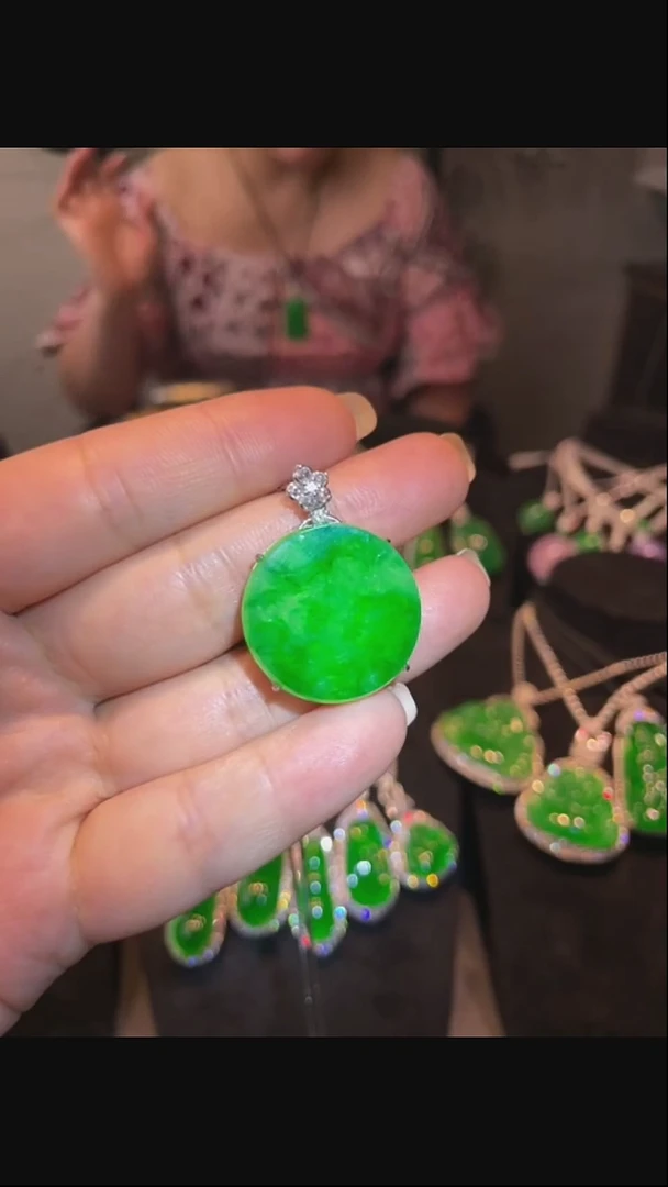 翡翠18K金镶嵌吊坠(不含链)扣子吊坠
