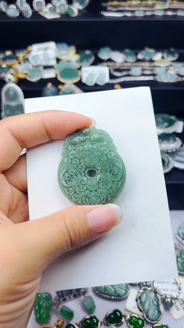颈饰未镶嵌翡翠平安扣