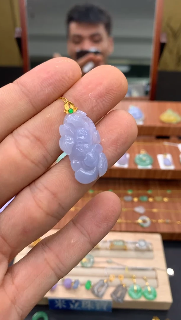 吊坠(不含链)18K金镶嵌翡翠莲花