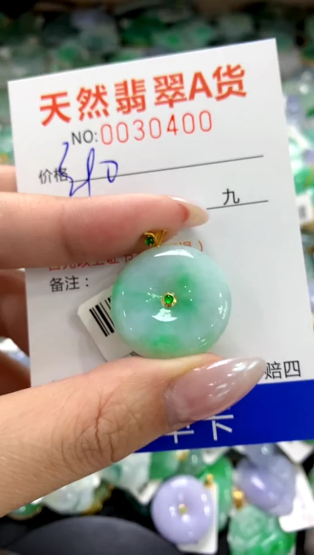 颈饰18K金镶嵌翡翠1111111111111111