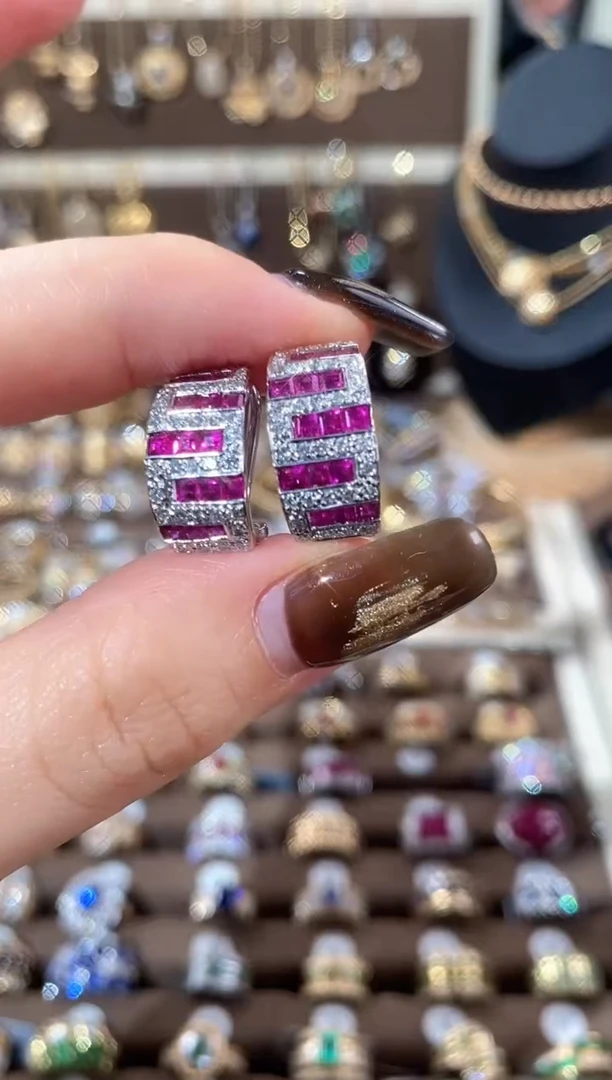 18K金镶嵌耳饰红宝石18K白红宝钻石梯状对称耳拍