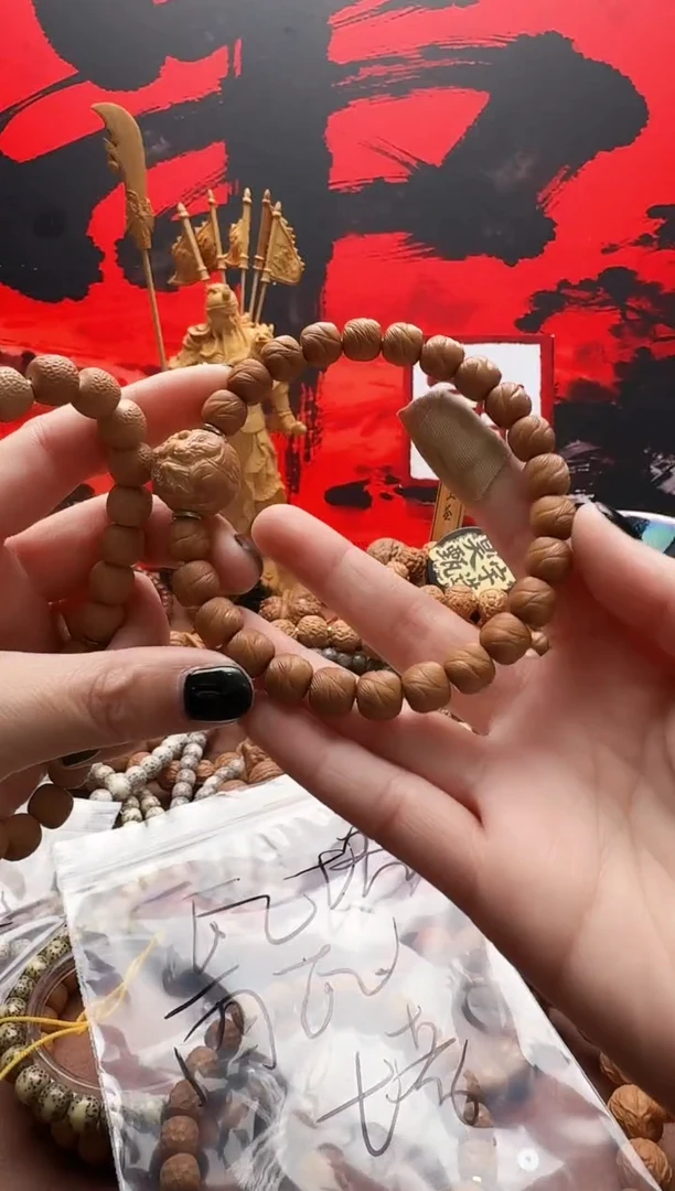 手串猴头核桃猴头九尾狐手雕一等品