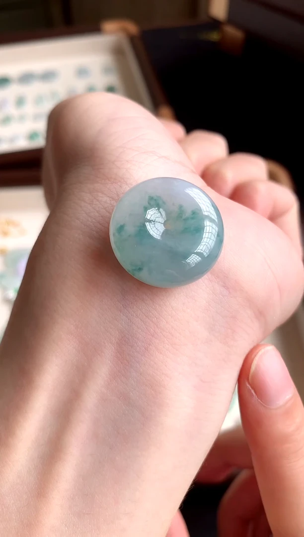 颈饰未镶嵌翡翠平安扣