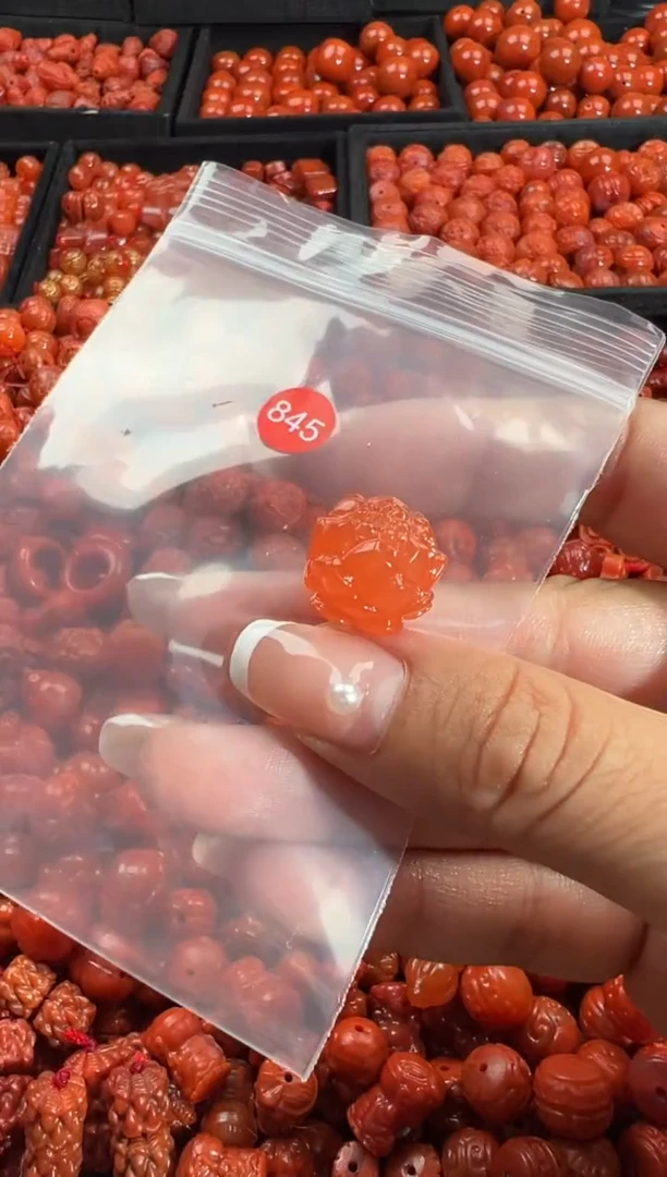 颈饰未镶嵌南红玛瑙1