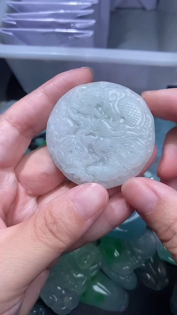 颈饰未镶嵌翡翠肉眼可见有纹有裂介意勿拍