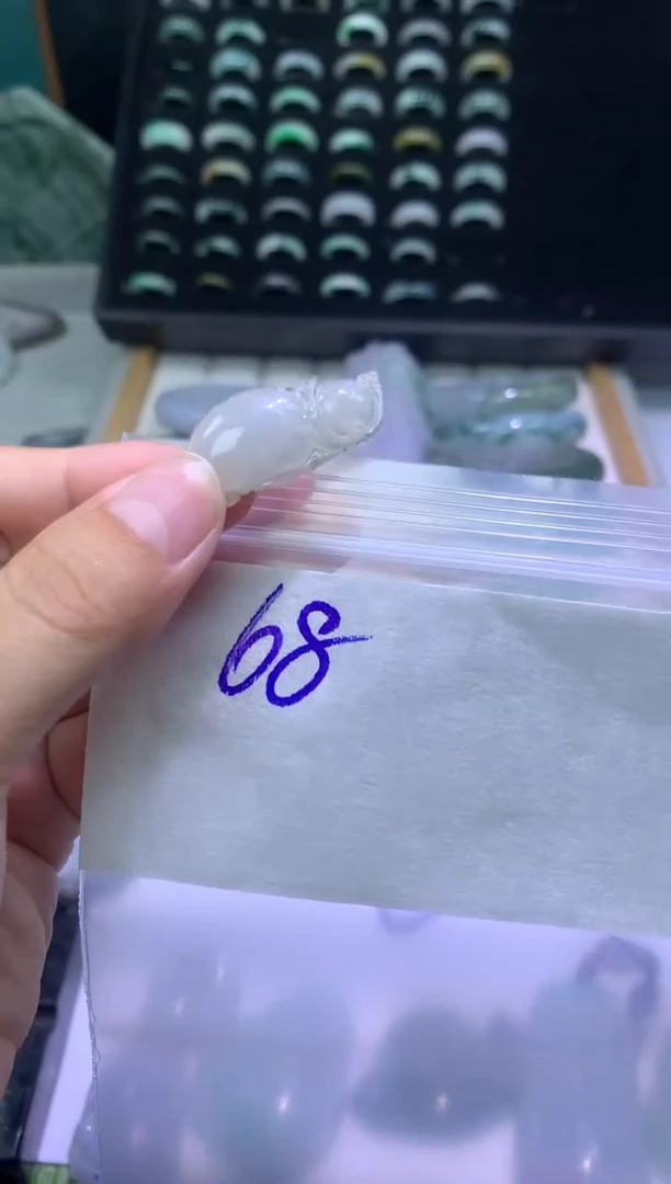 裸石翡翠翡翠吊坠   完美主义者慎拍