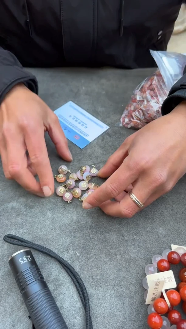 【闪购商品】南红玛瑙平安扣未镶嵌原矿无优化多样发一件颜色随机