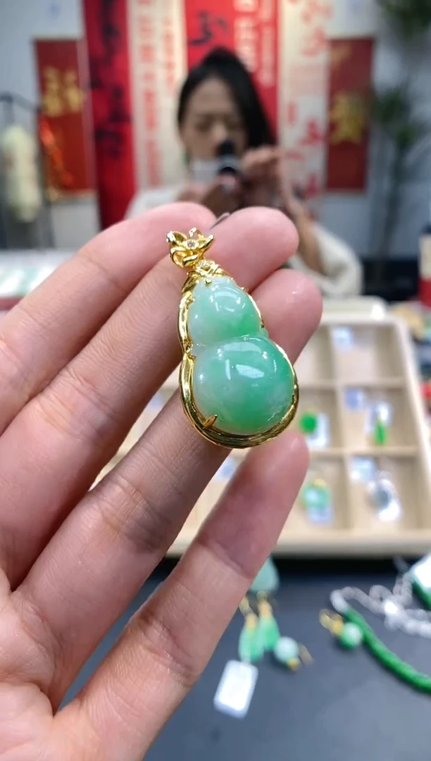 【闪购商品】翡翠吊坠(不含链)18K金镶嵌葫芦