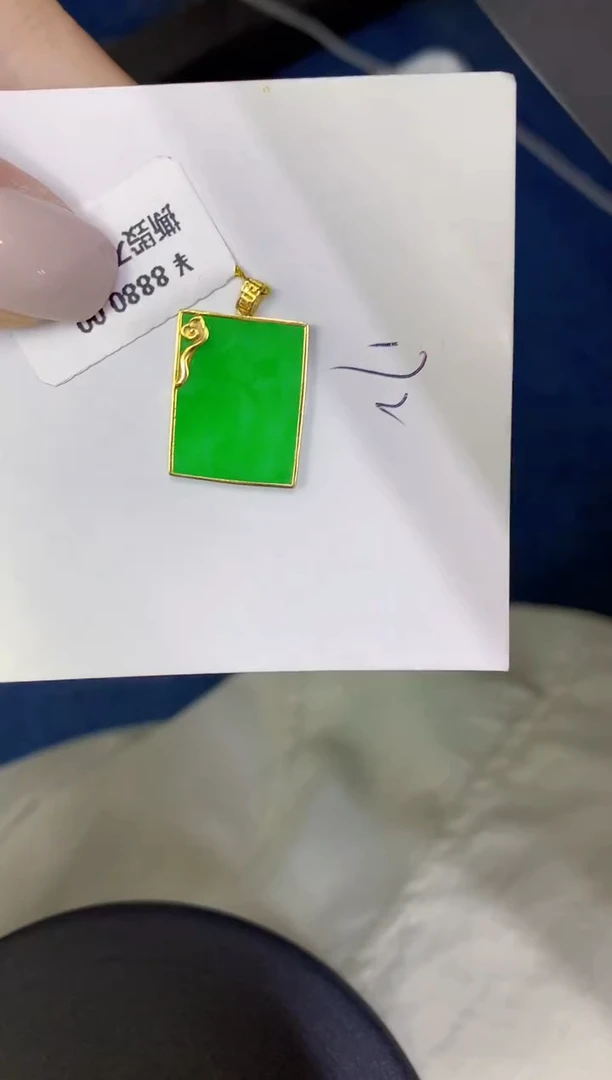 颈饰18K金镶嵌翡翠缅甸天然翡翠A货