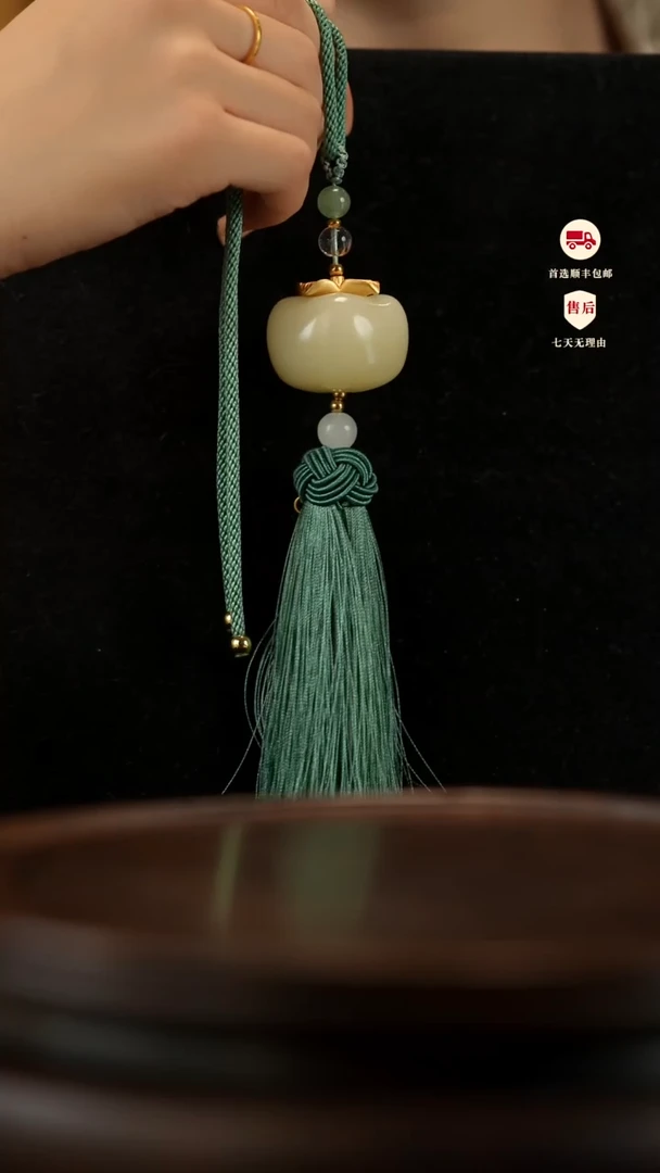 云南石竹叶青雕刻：柿柿如意车挂