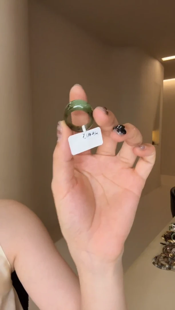 未镶嵌戒指和田玉15码带皮猕猴桃（馒头）多样性发其一
