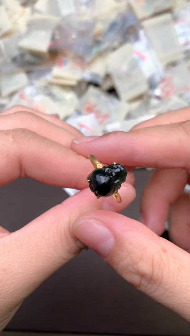 18K金镶嵌挂件翡翠—
