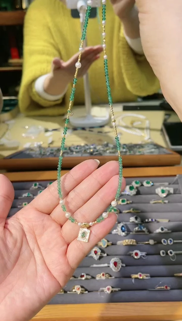 【闪购商品】祖母绿颈饰18K金镶嵌祖母绿项链