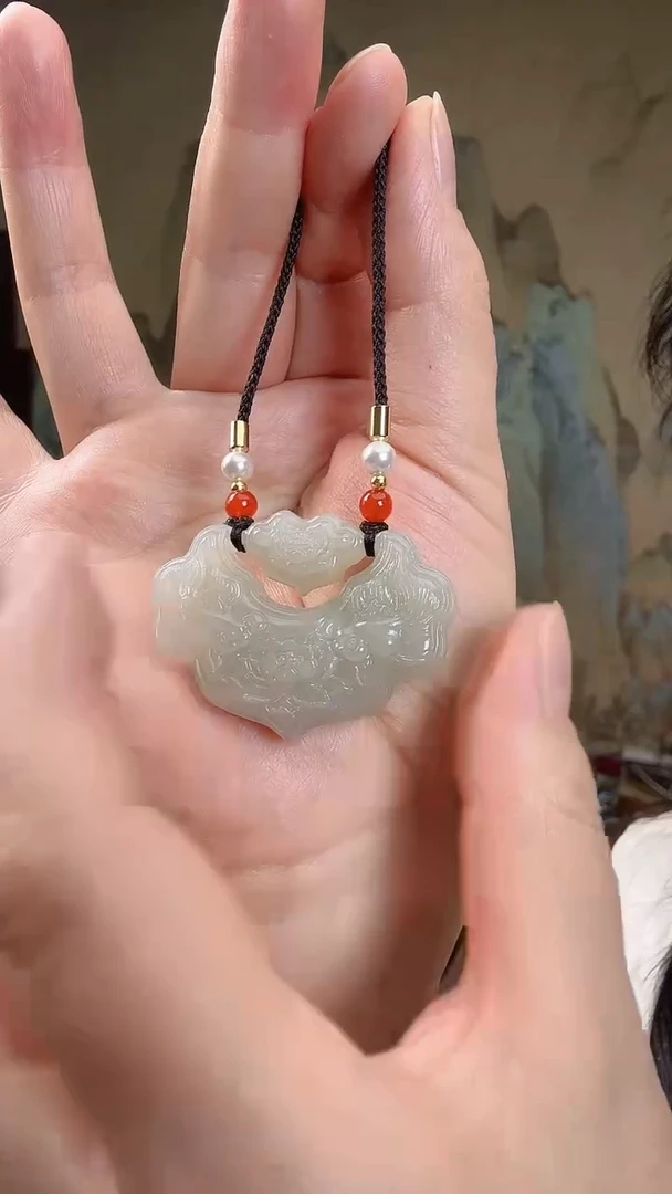 颈饰未镶嵌和田玉.