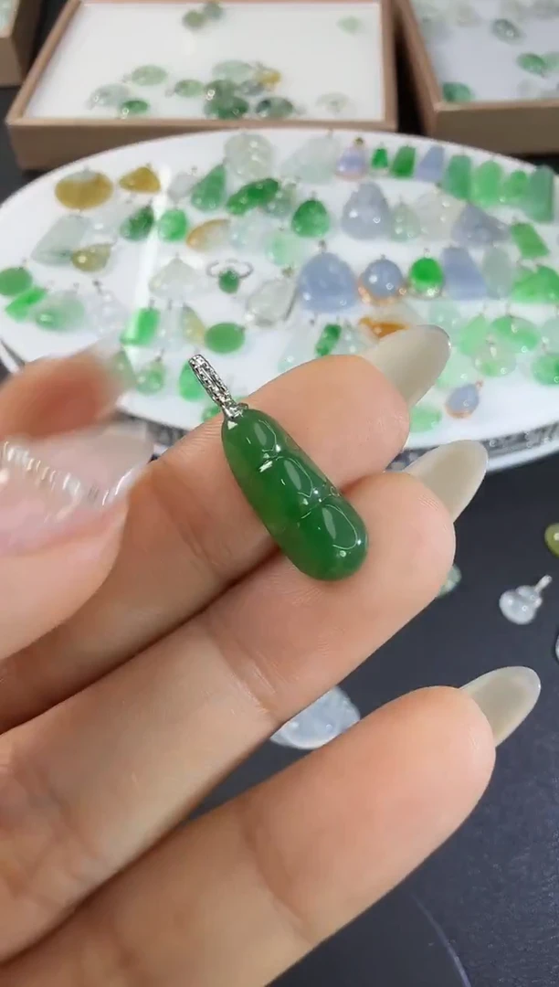 颈饰18K金镶嵌翡翠H1130-1501-381