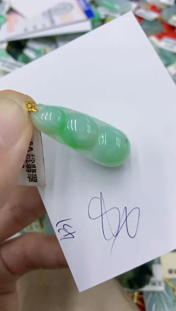 颈饰18K金镶嵌翡翠111111111111