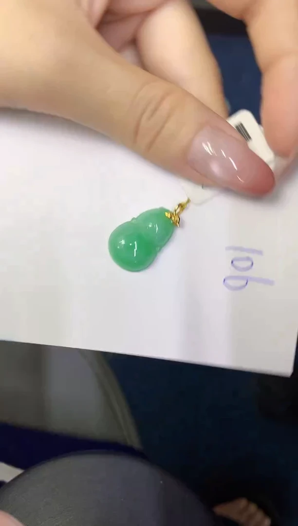翡翠18K金镶嵌颈饰缅甸天然翡翠A货