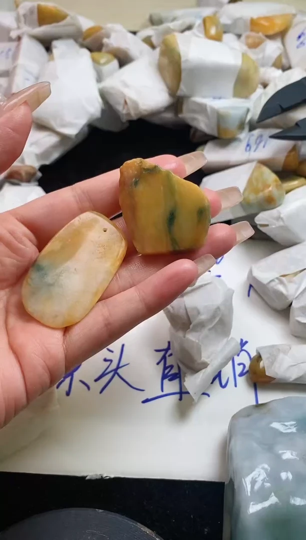翡翠裸石翡翠挂件裸石