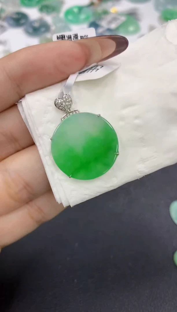 颈饰18K金镶嵌翡翠a货假一赔三支持复检百元上9元证书费自理