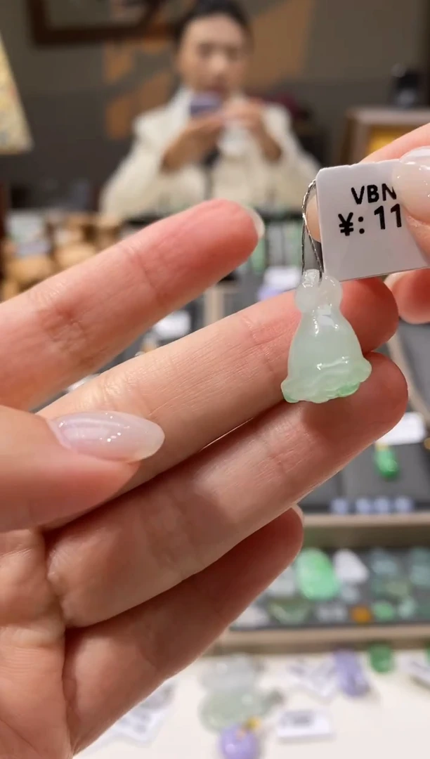 颈饰未镶嵌翡翠莲蓬