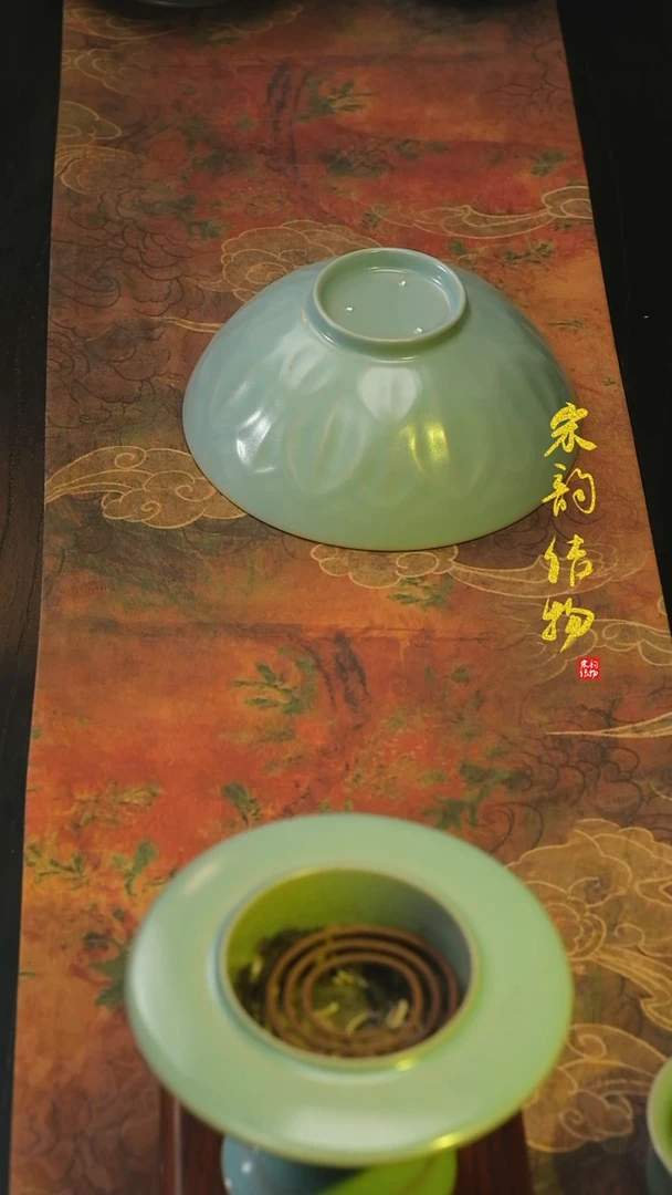 【闪购商品】微瑕汝官窑原矿釉莲瓣碗