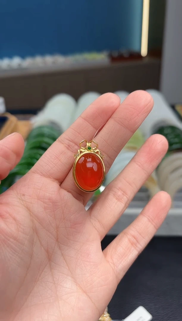 颈饰18K金镶嵌南红玛瑙冰红吊坠