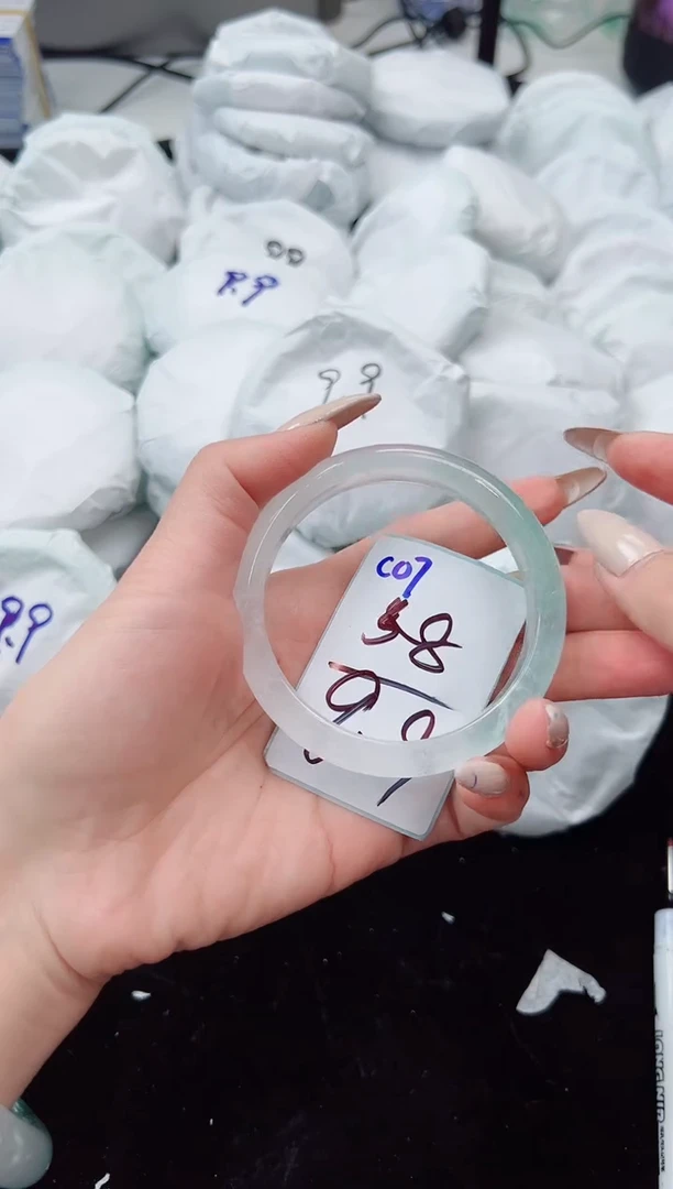 未镶嵌手镯石英质玉58圈口编号：C07