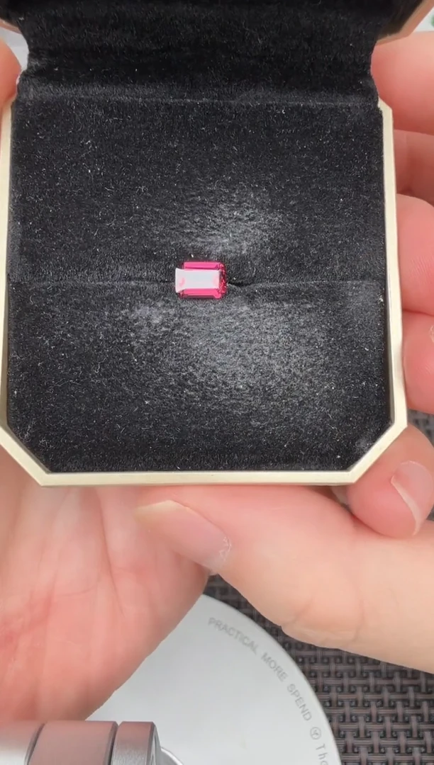 【闪购商品】石榴石玫瑰祖切未镶嵌1ct-B00924