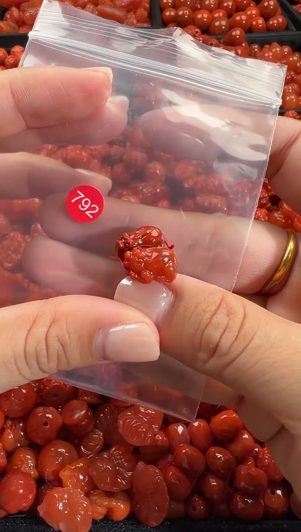 颈饰未镶嵌南红玛瑙1