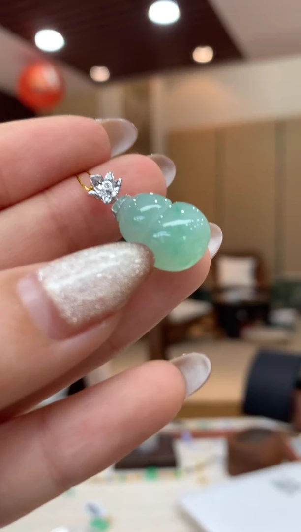 吊坠(不含链)18K金镶嵌翡翠葫芦