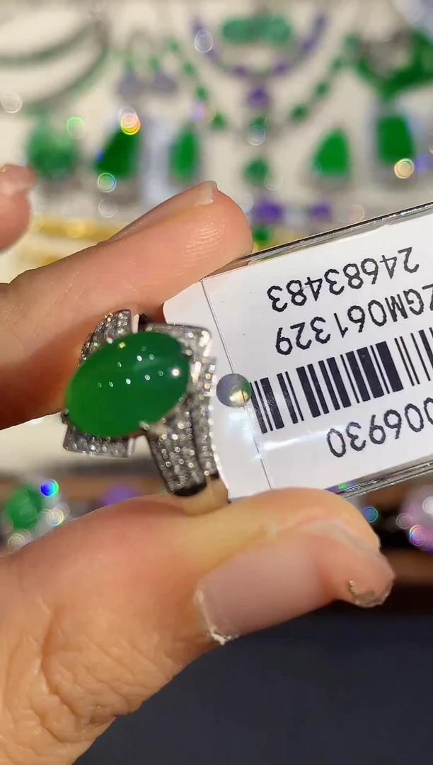 18K金镶嵌戒指翡翠SY多样性发其一