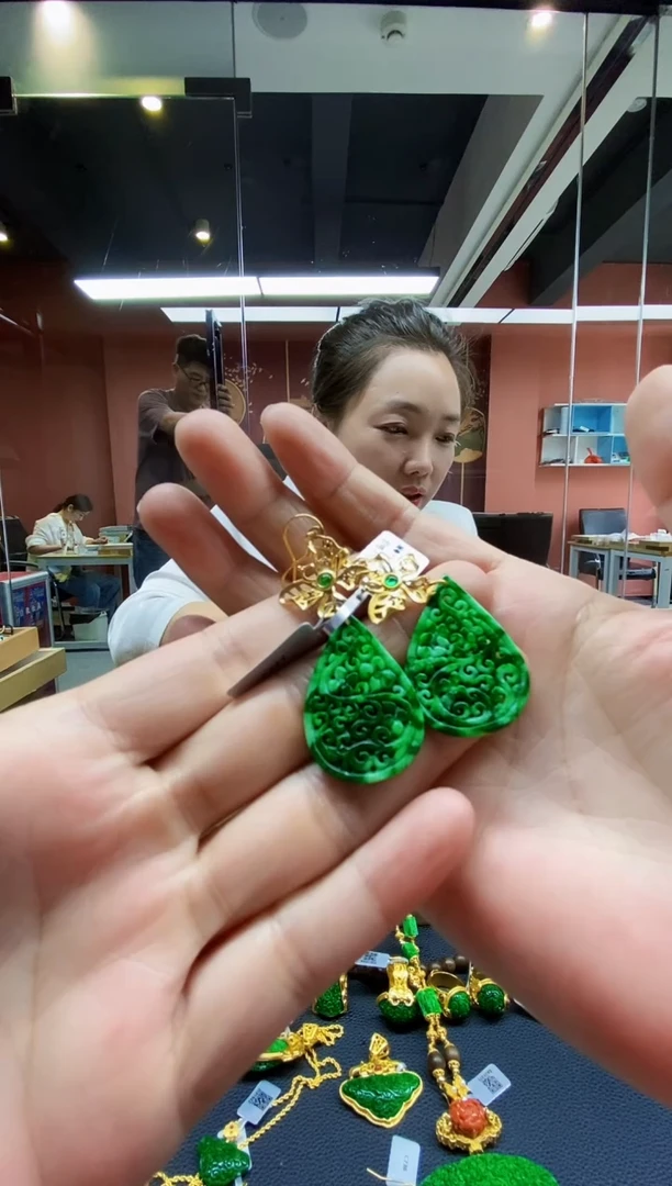 颈饰未镶嵌翡翠翡翠耳饰