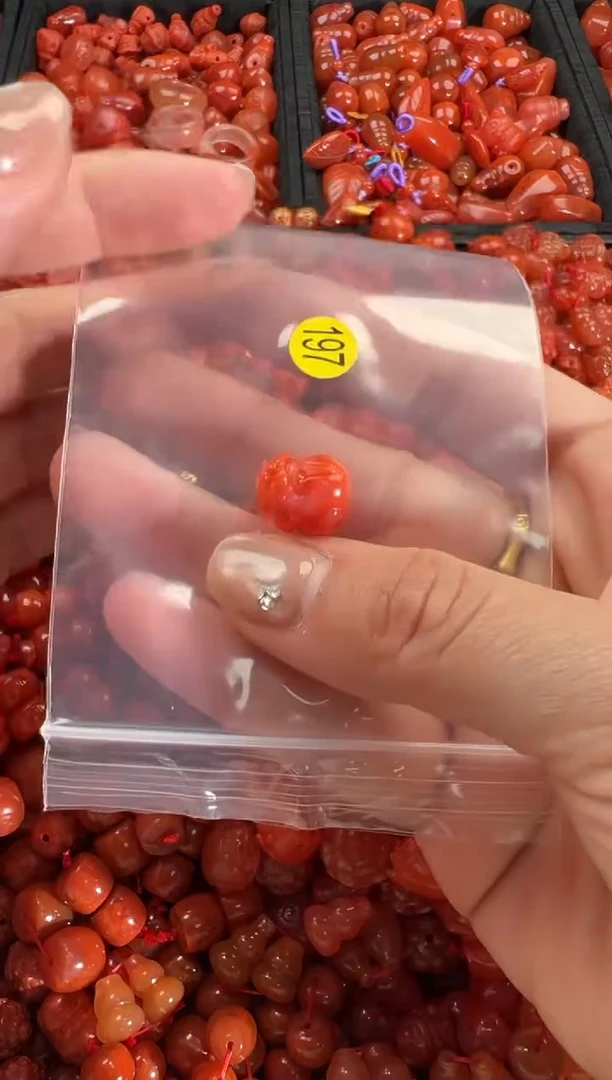 【闪购商品】南红玛瑙颈饰未镶嵌1