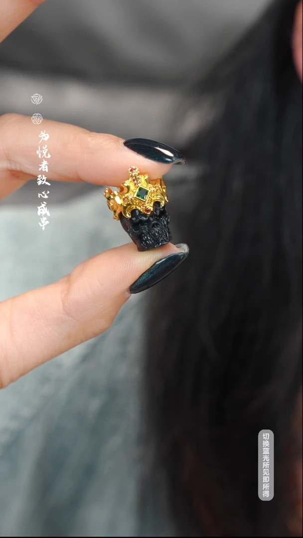 和田玉未镶嵌吊坠(不含链)20*15MM和田黑青加冕骷髅顶珠