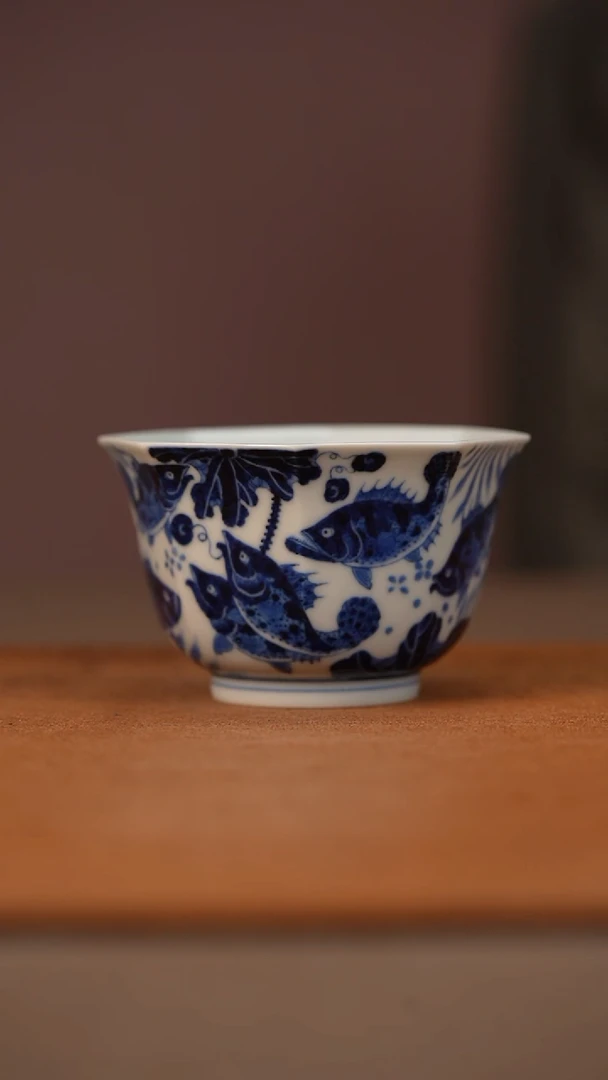 又见春风鱼藻纹八方杯