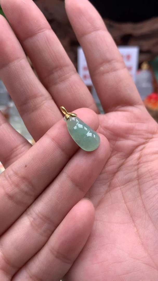 【闪购商品】翡翠吊坠(不含链)18K金镶嵌豆子