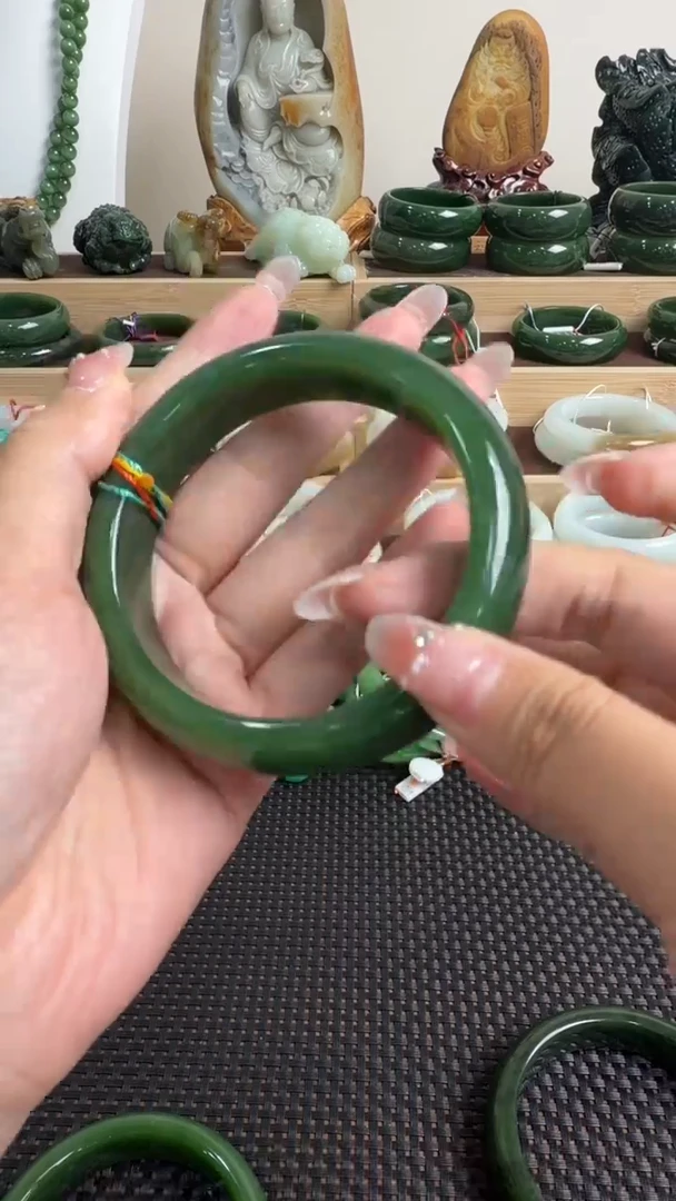 颈饰未镶嵌和田玉手镯64