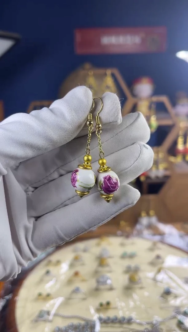 【闪购商品】瓷牡丹花紫色瓷耳钩