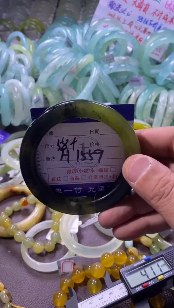 未镶嵌蛇纹石玉手镯1