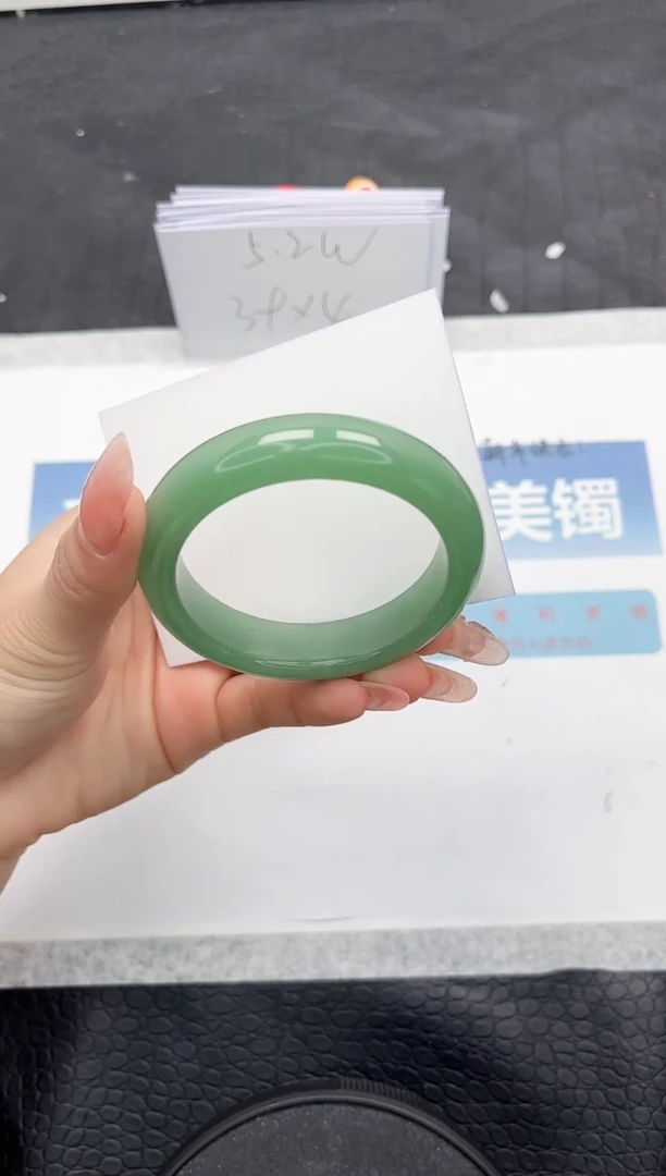 【闪购商品】石英质玉手镯未镶嵌Q337-52.2