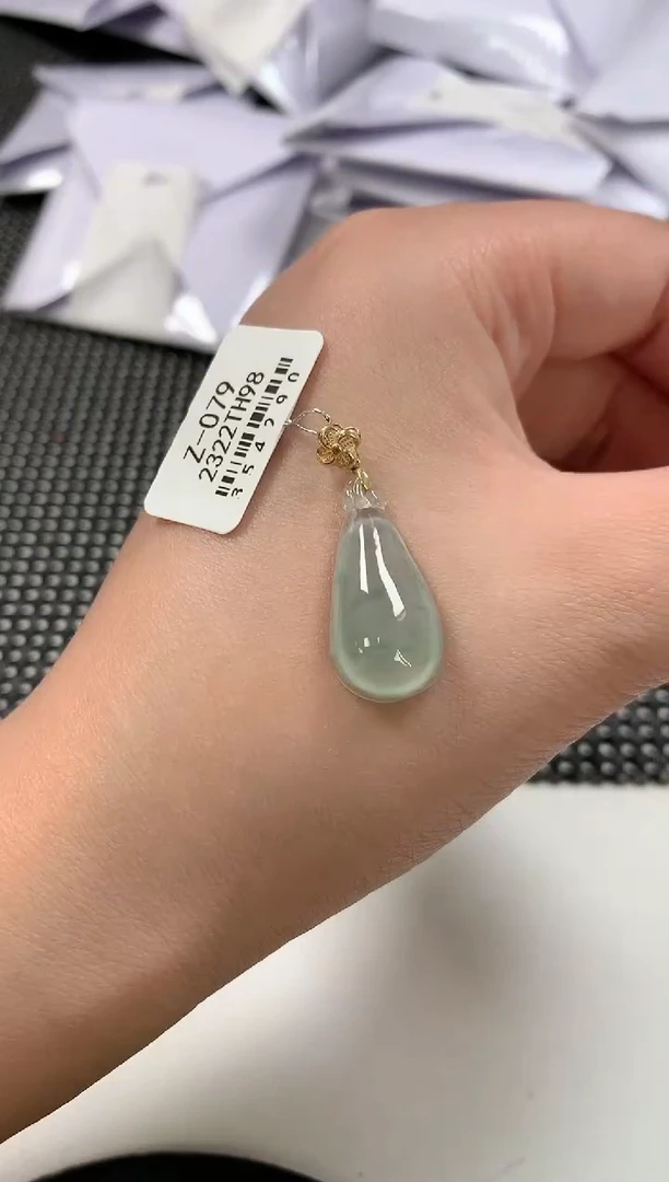 翡翠18K金镶嵌颈饰56