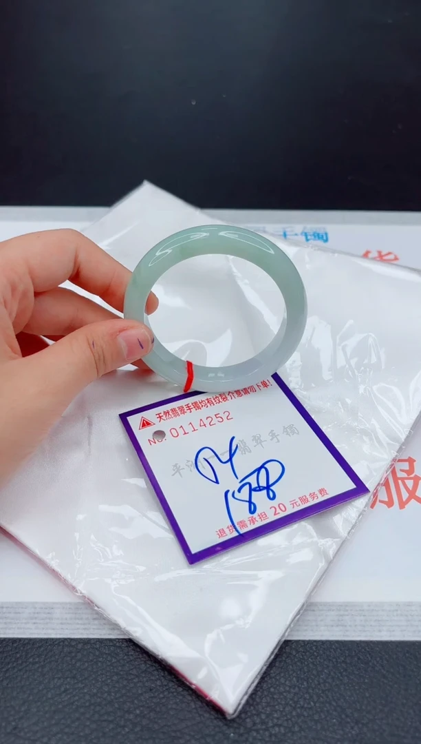 翡翠手镯未镶嵌1