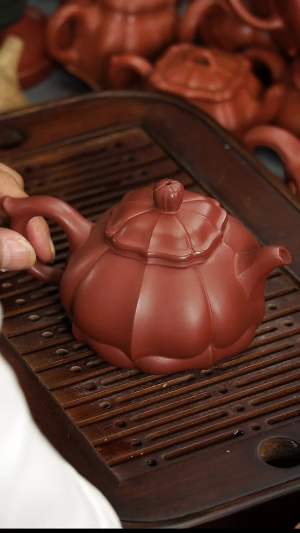 茶壶紫砂宜兴紫砂紫泥筋纹宝菱230毫升