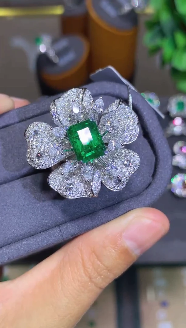 18K金镶嵌戒指祖母绿2.82ct 沃顿绿